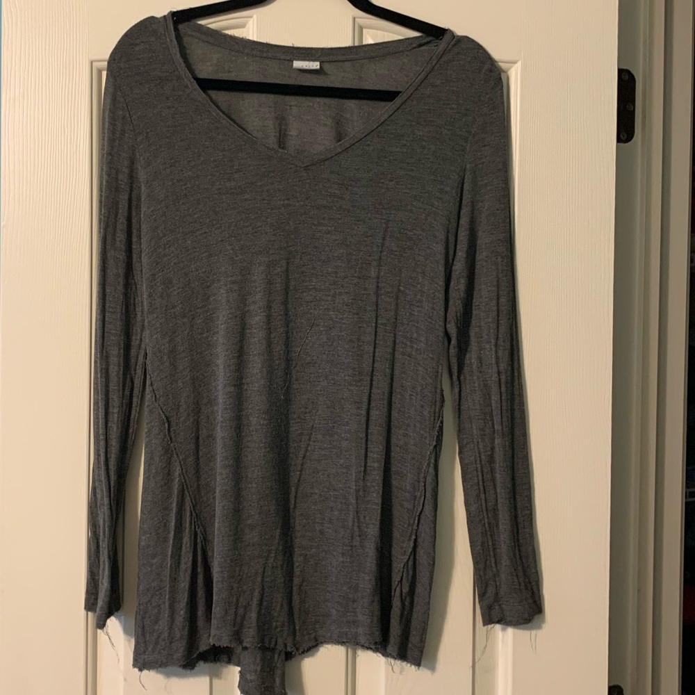 grey lightweight sweater/long sleeve